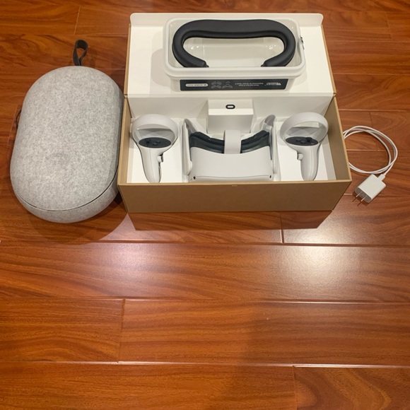 Meta Quest 2 256GB Good Condition Fully Sanitized Brand New Face Cover + Extras